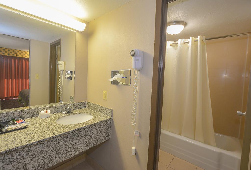 Hotel Super 8 By Wyndham Norman Extérieur photo